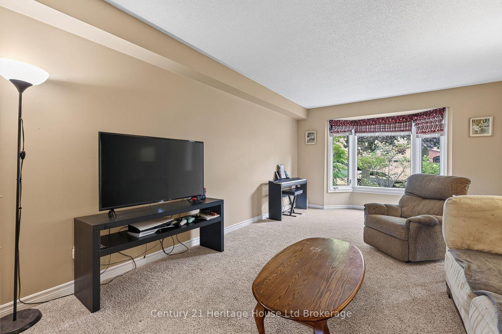 27 SIOUX Crescent • Woodstock, ON photo 13