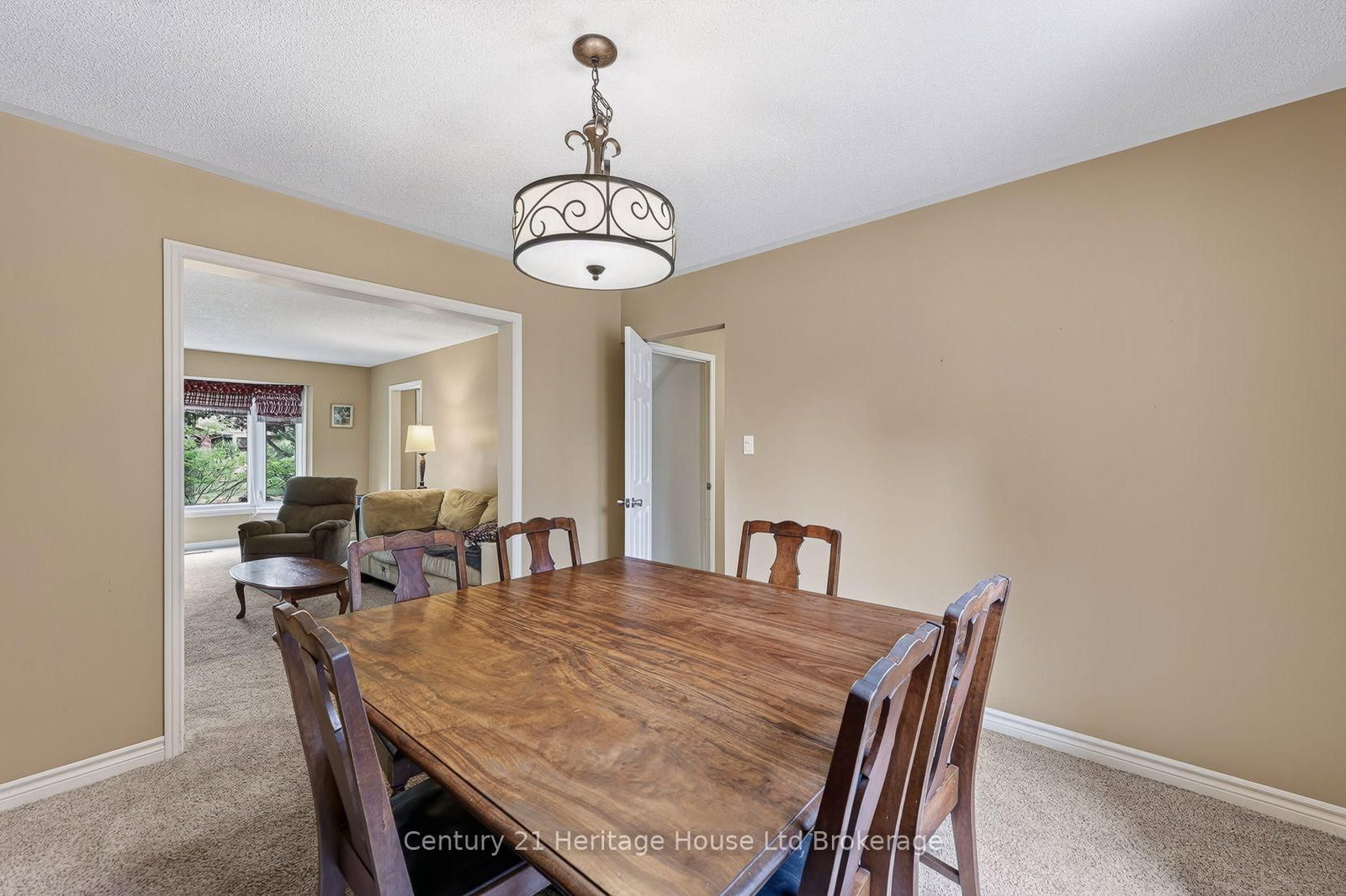 27 SIOUX Crescent • Woodstock, ON photo 17
