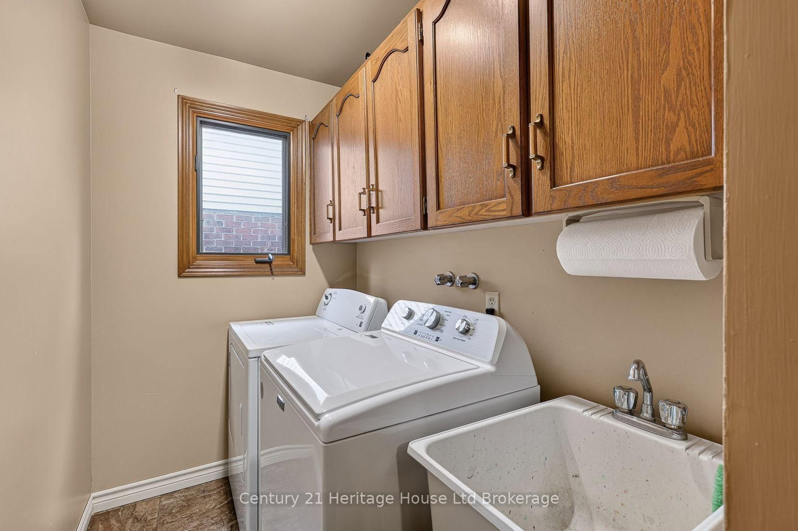27 SIOUX Crescent • Woodstock, ON photo 24