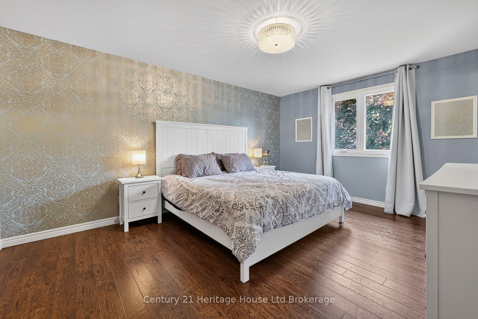 27 SIOUX Crescent • Woodstock, ON photo 4