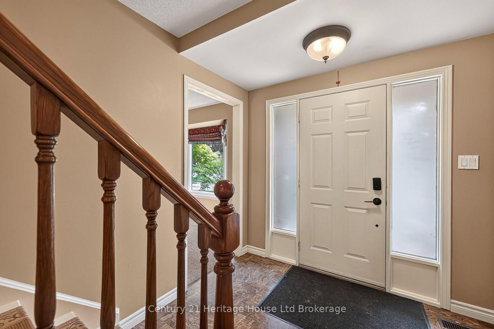 27 SIOUX Crescent • Woodstock, ON photo 9