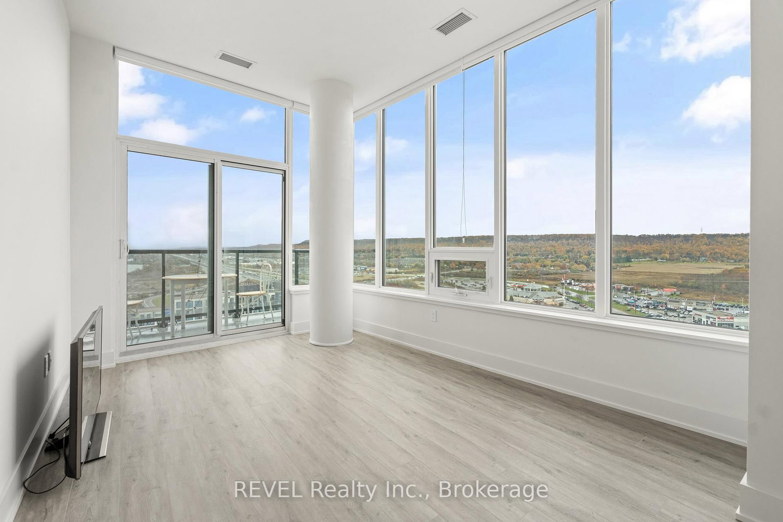 385 Winston Road • #1907 • Grimsby, ON photo 9