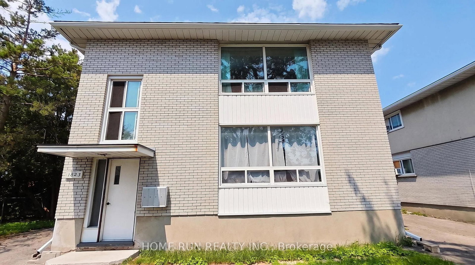 1023 Meadowlands Drive • Ottawa, ON photo 1