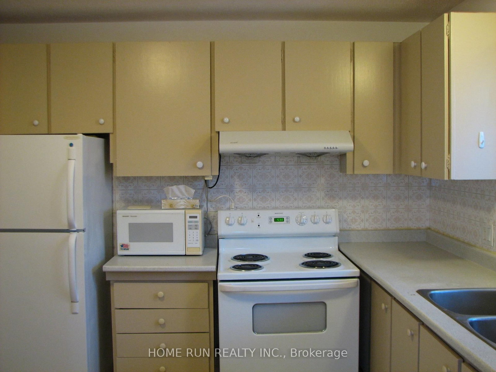 1023 Meadowlands Drive • Ottawa, ON photo 11