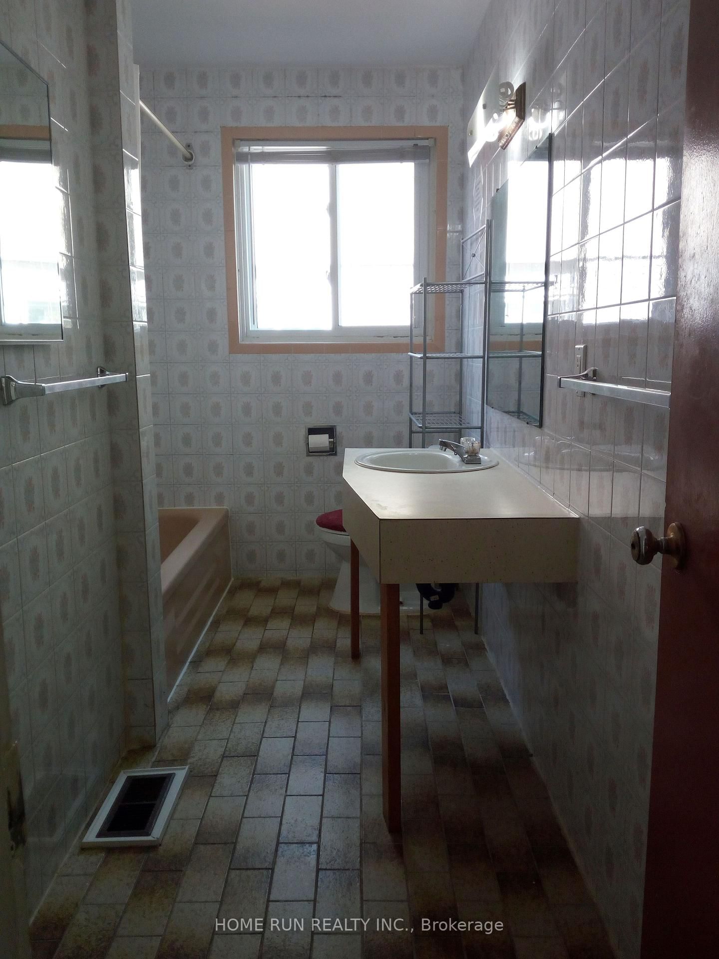 1023 Meadowlands Drive • Ottawa, ON photo 32
