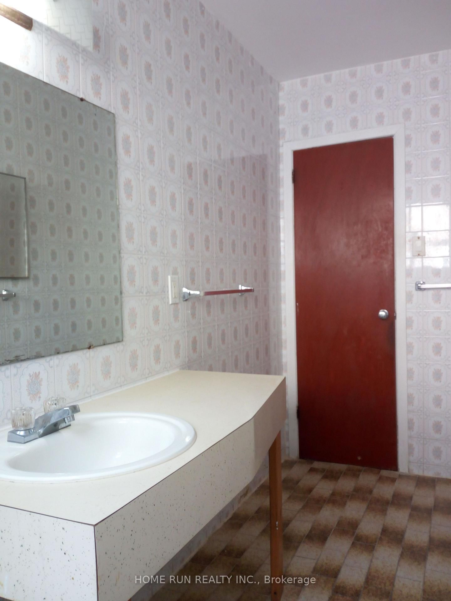 1023 Meadowlands Drive • Ottawa, ON photo 33