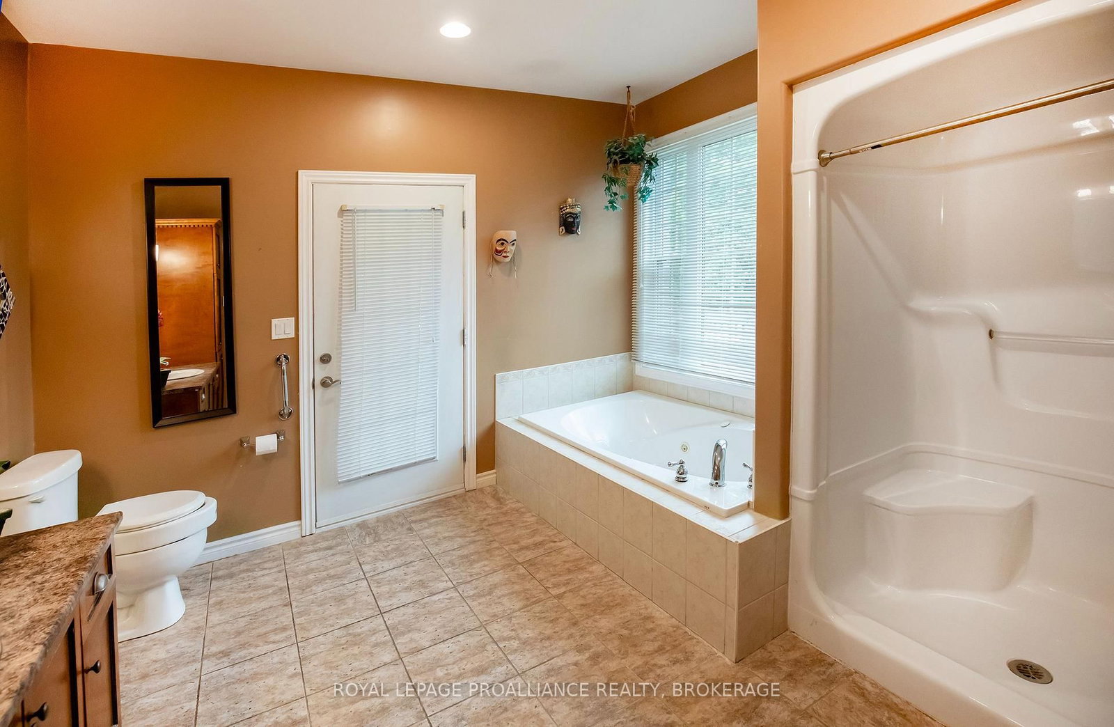 1098 Coverdale Drive • Kingston, ON photo 15