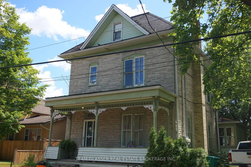 324 QUEEN Street W
