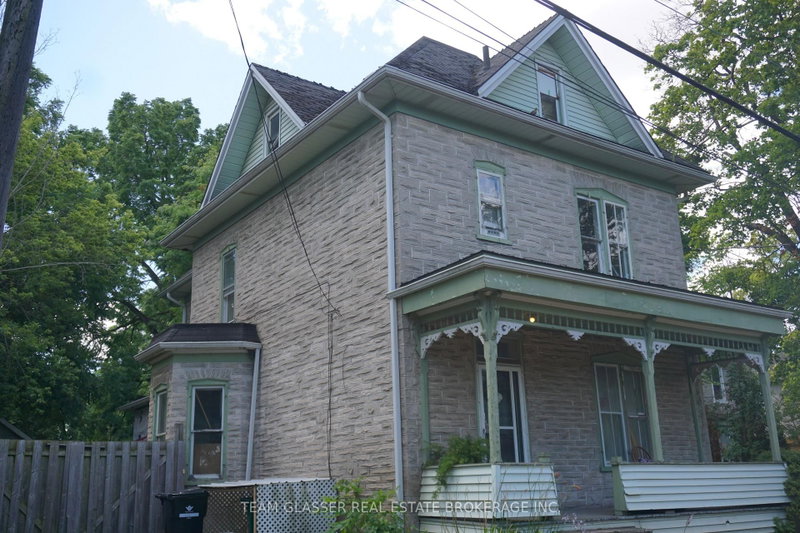 324 QUEEN Street W