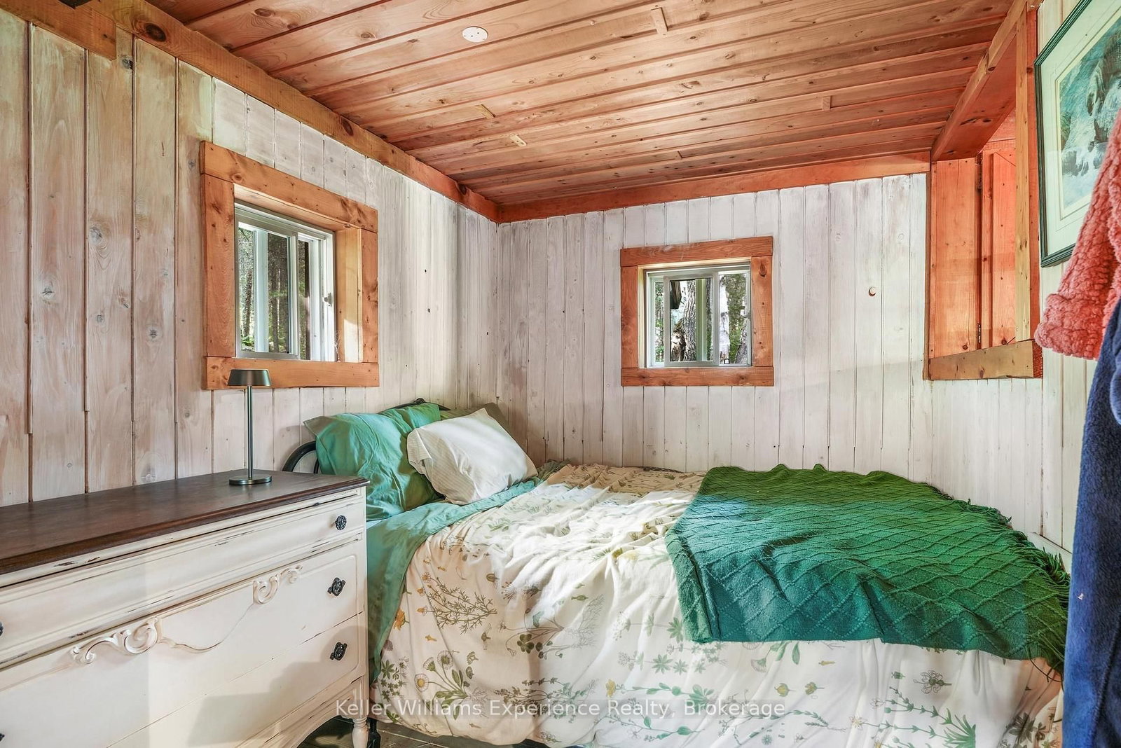 9000 Galeairy Lake • South Algonquin, ON photo 14