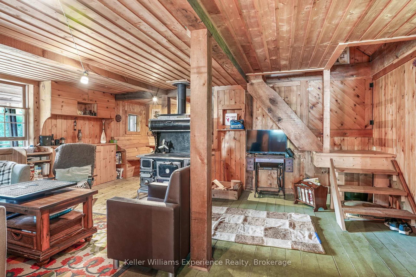 9000 Galeairy Lake • South Algonquin, ON photo 16