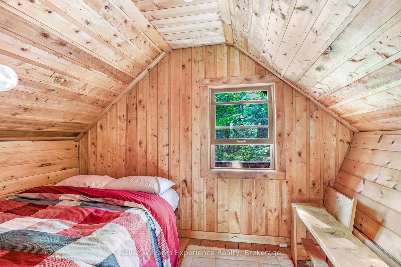 9000 Galeairy Lake • South Algonquin, ON photo 17