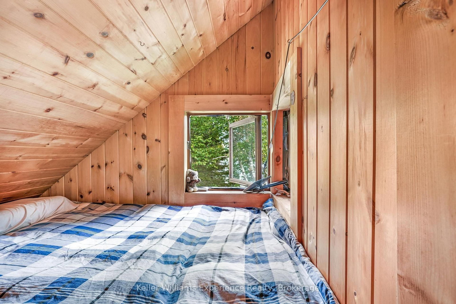 9000 Galeairy Lake • South Algonquin, ON photo 19