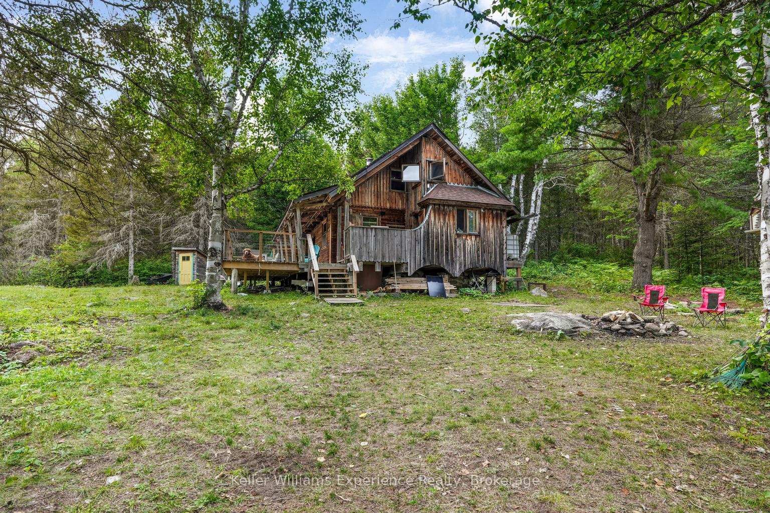 9000 Galeairy Lake • South Algonquin, ON photo 5