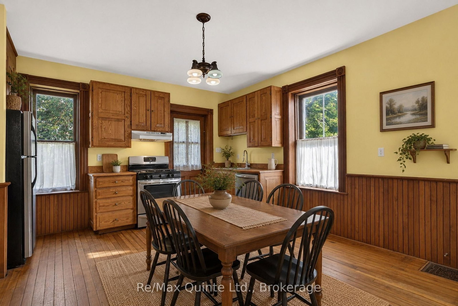 97 St Lawrence Street W • Madoc, ON photo 13