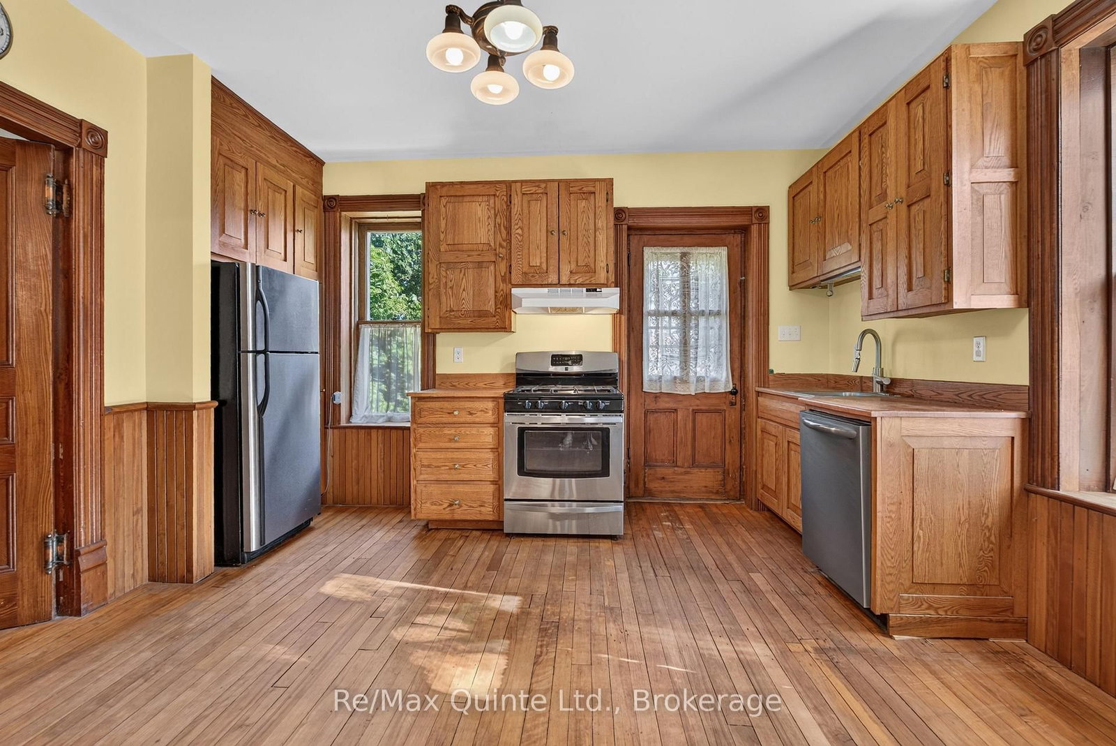 97 St Lawrence Street W • Madoc, ON photo 15