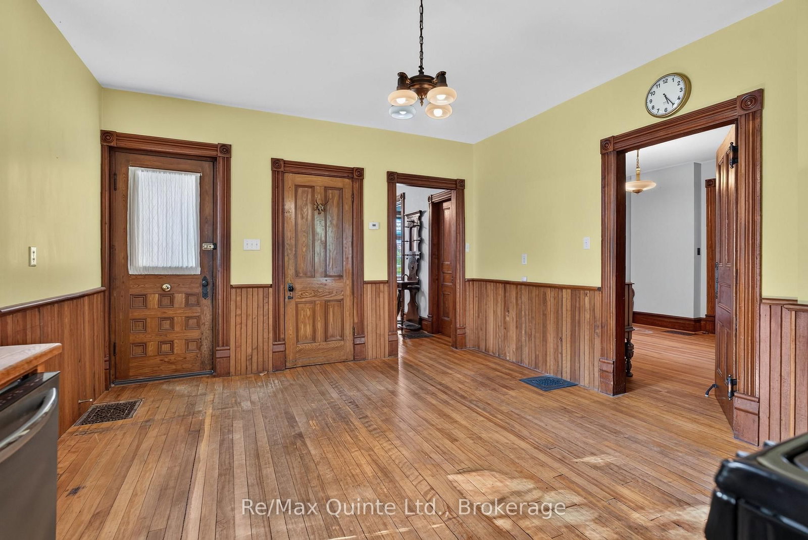 97 St Lawrence Street W • Madoc, ON photo 16