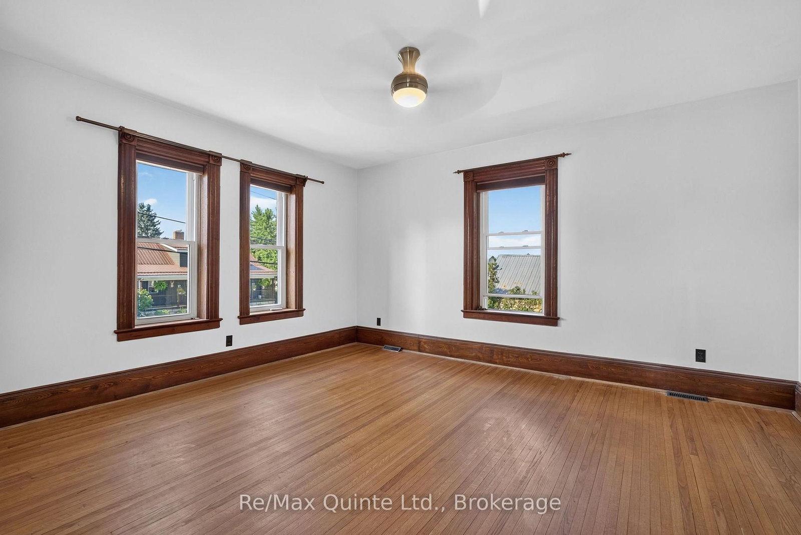 97 St Lawrence Street W • Madoc, ON photo 22