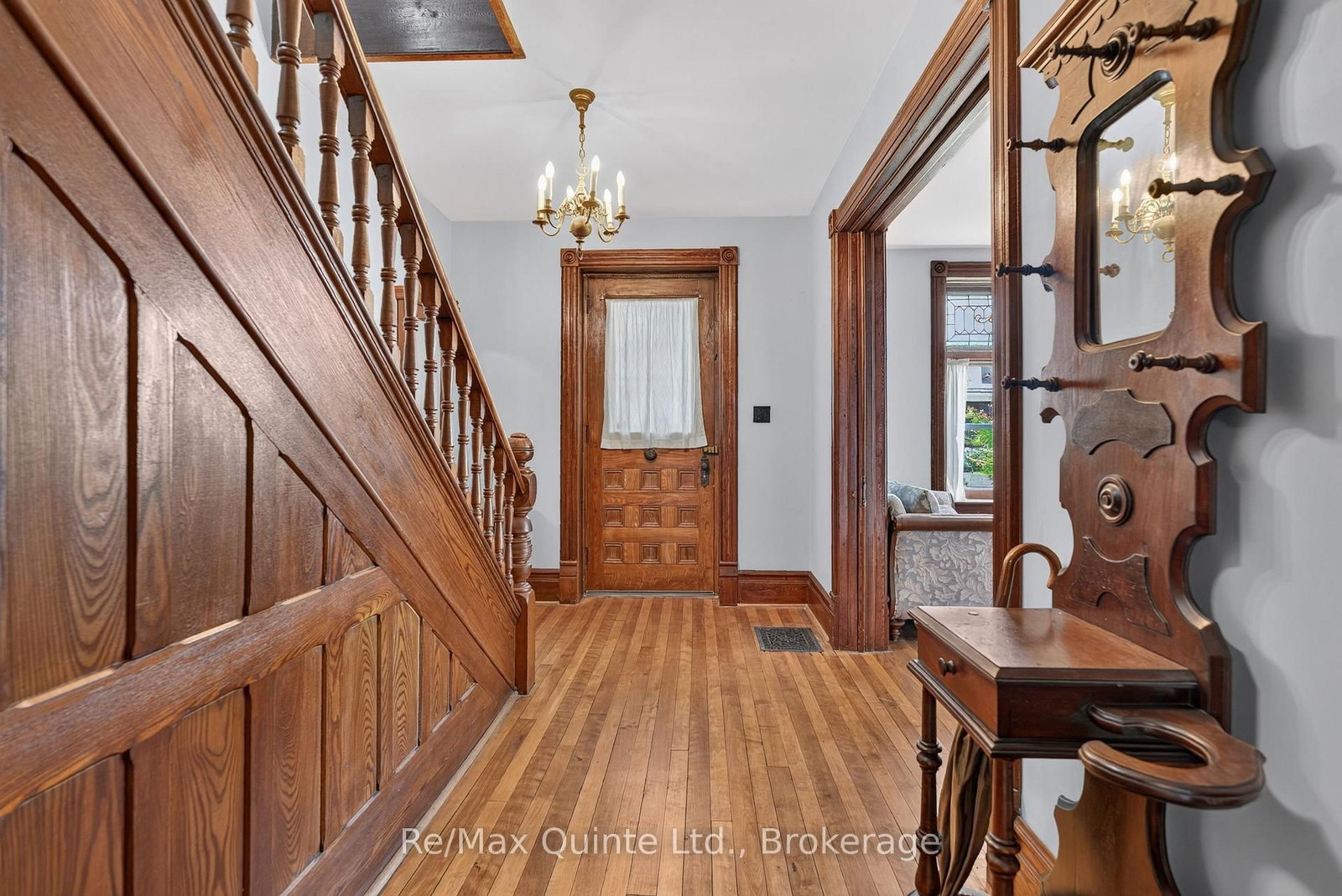 97 St Lawrence Street W • Madoc, ON photo 4