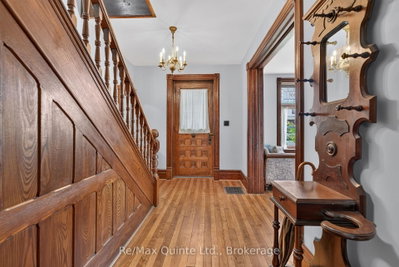 97 St Lawrence Street W • Madoc, ON photo 4