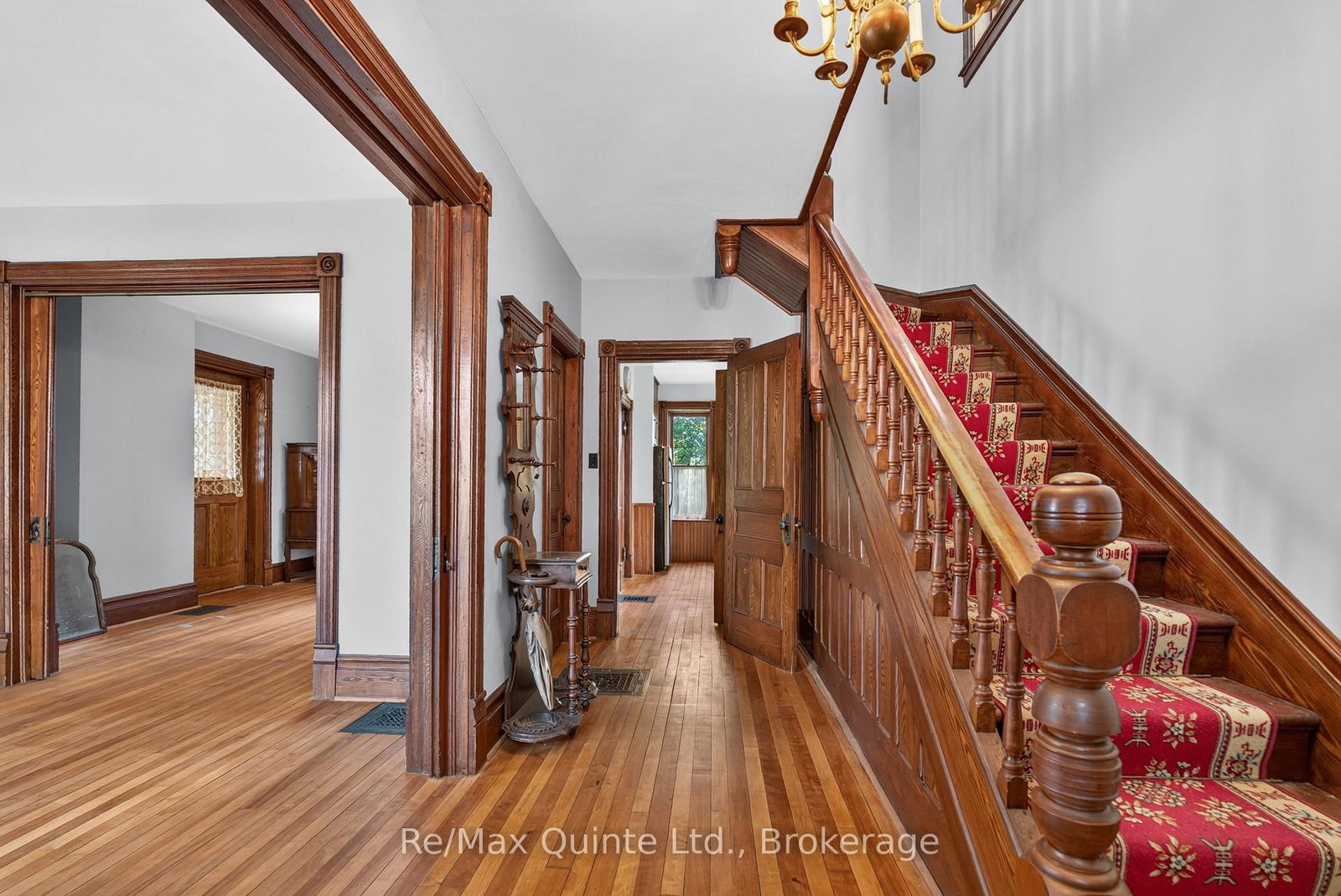 97 St Lawrence Street W • Madoc, ON photo 5