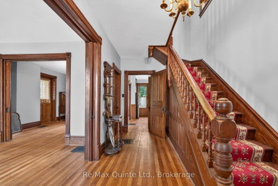 97 St Lawrence Street W • Madoc, ON photo 5