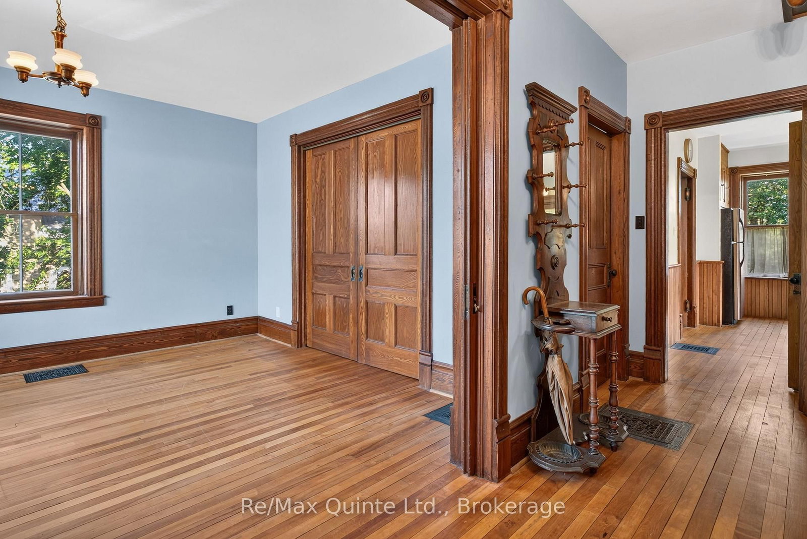97 St Lawrence Street W • Madoc, ON photo 6