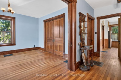 97 St Lawrence Street W • Madoc, ON photo 6