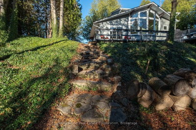 19 Front Street • South Bruce Peninsula, ON photo 4