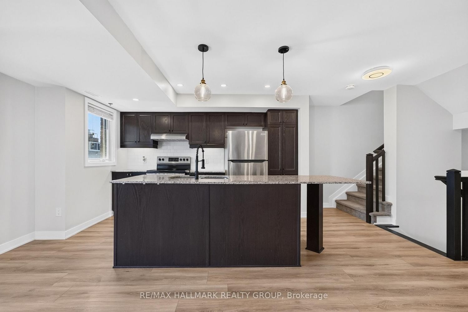 575 Takamose Private • Ottawa, ON photo 12