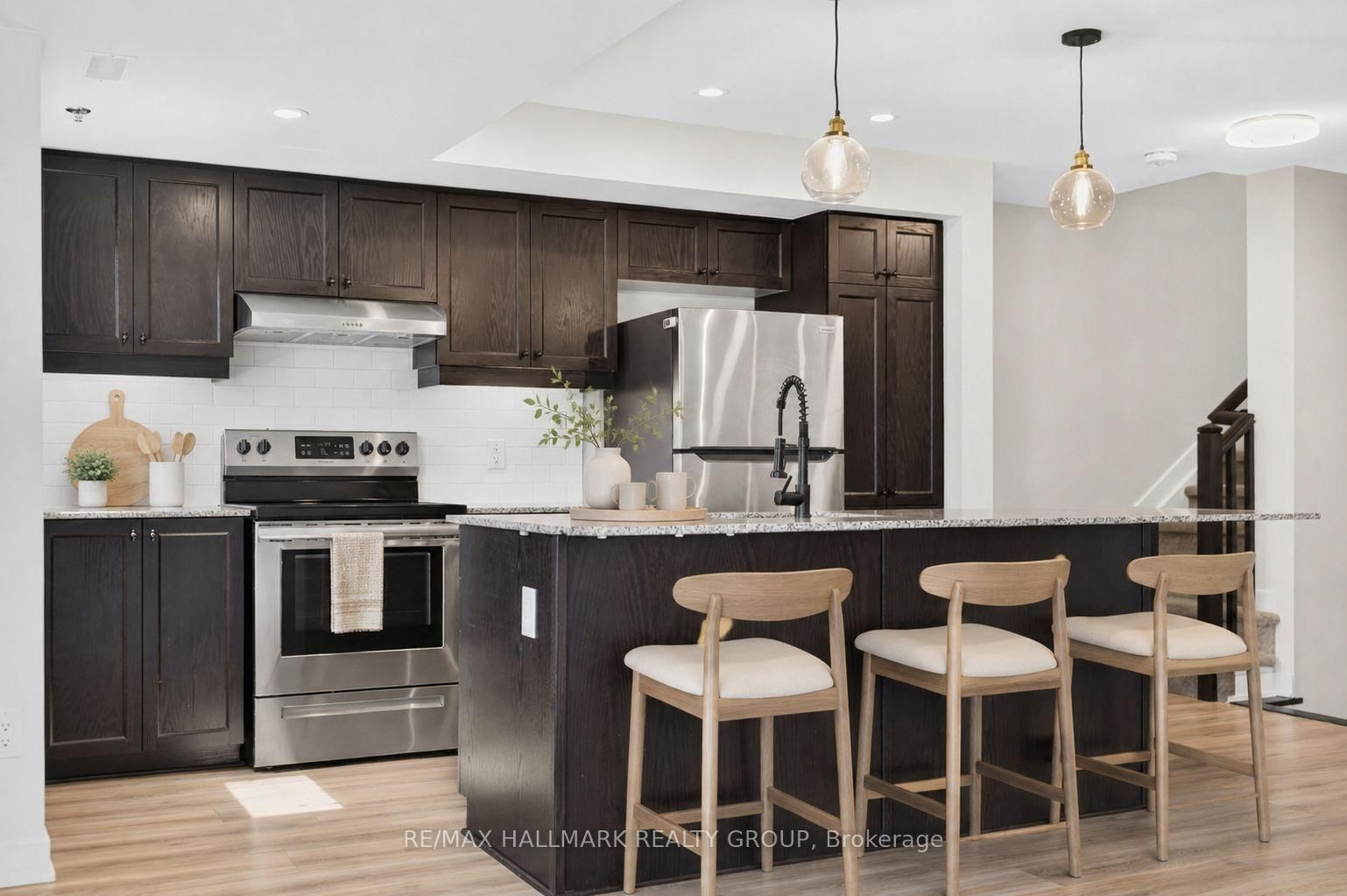 575 Takamose Private • Ottawa, ON photo 14