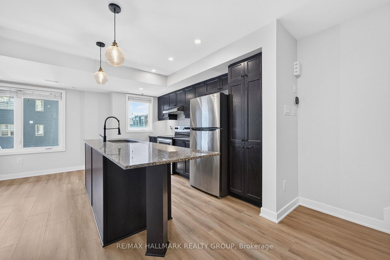 575 Takamose Private • Ottawa, ON photo 15
