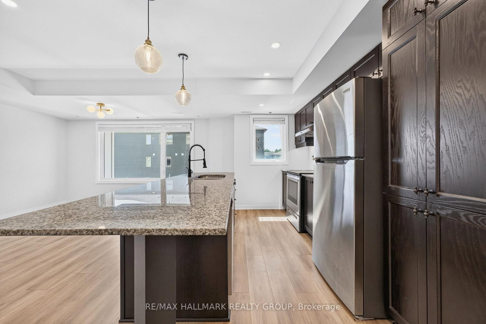 575 Takamose Private • Ottawa, ON photo 16