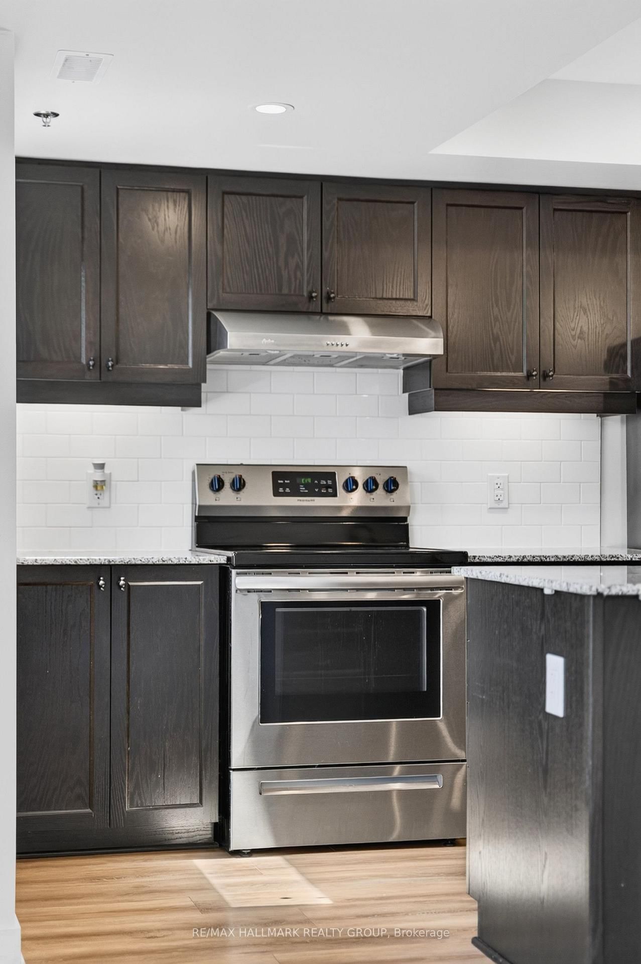 575 Takamose Private • Ottawa, ON photo 17