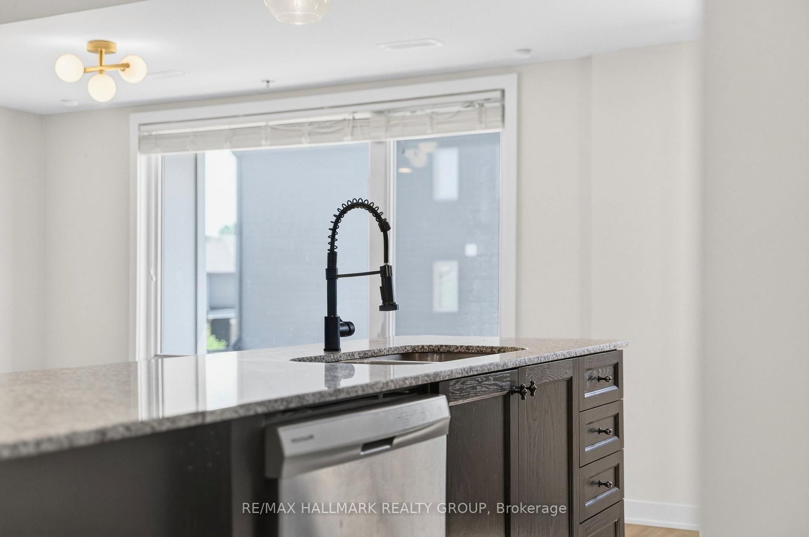 575 Takamose Private • Ottawa, ON photo 23