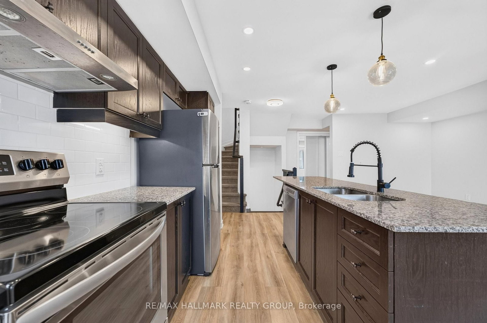 575 Takamose Private • Ottawa, ON photo 24