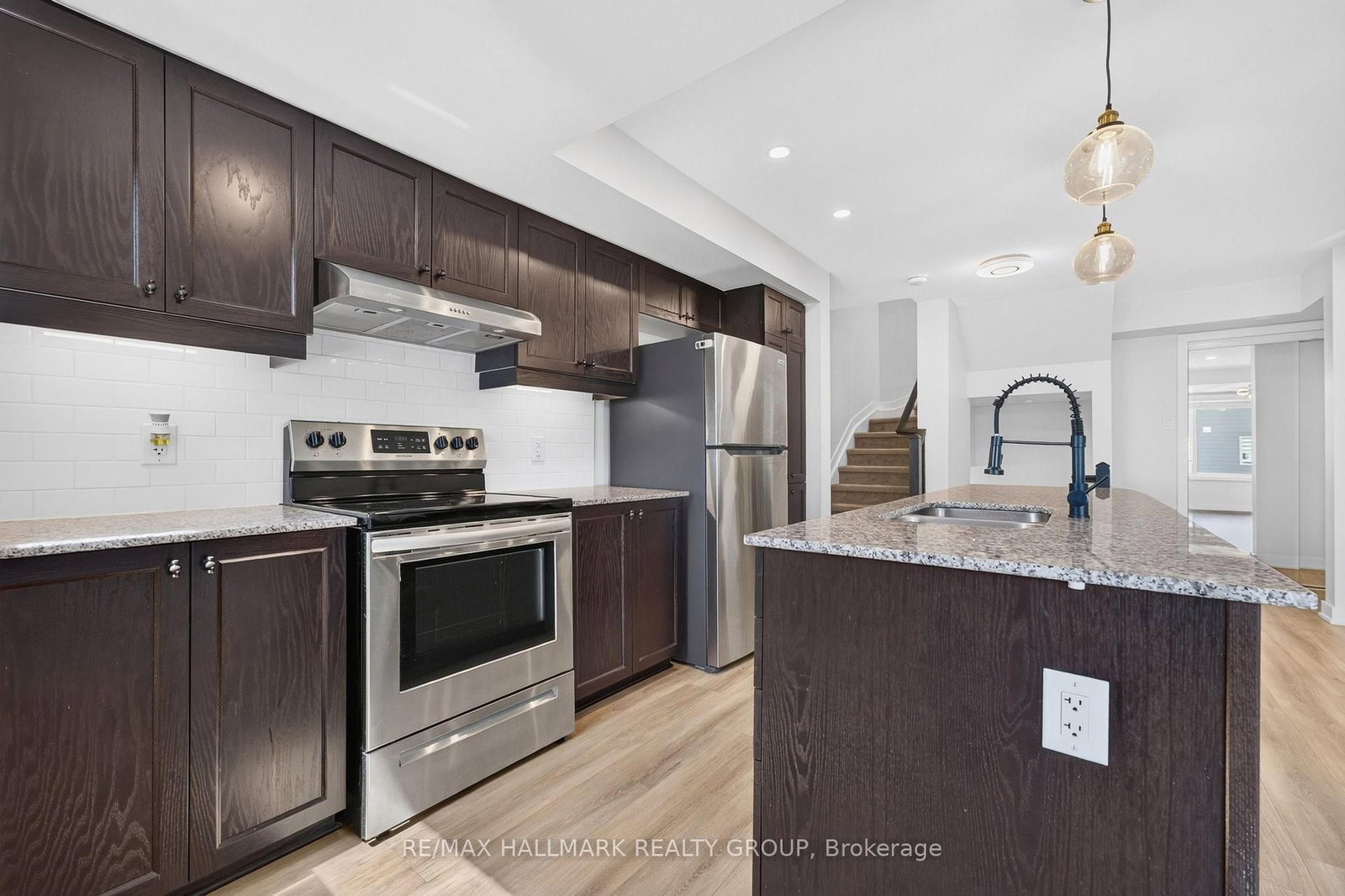 575 Takamose Private • Ottawa, ON photo 25