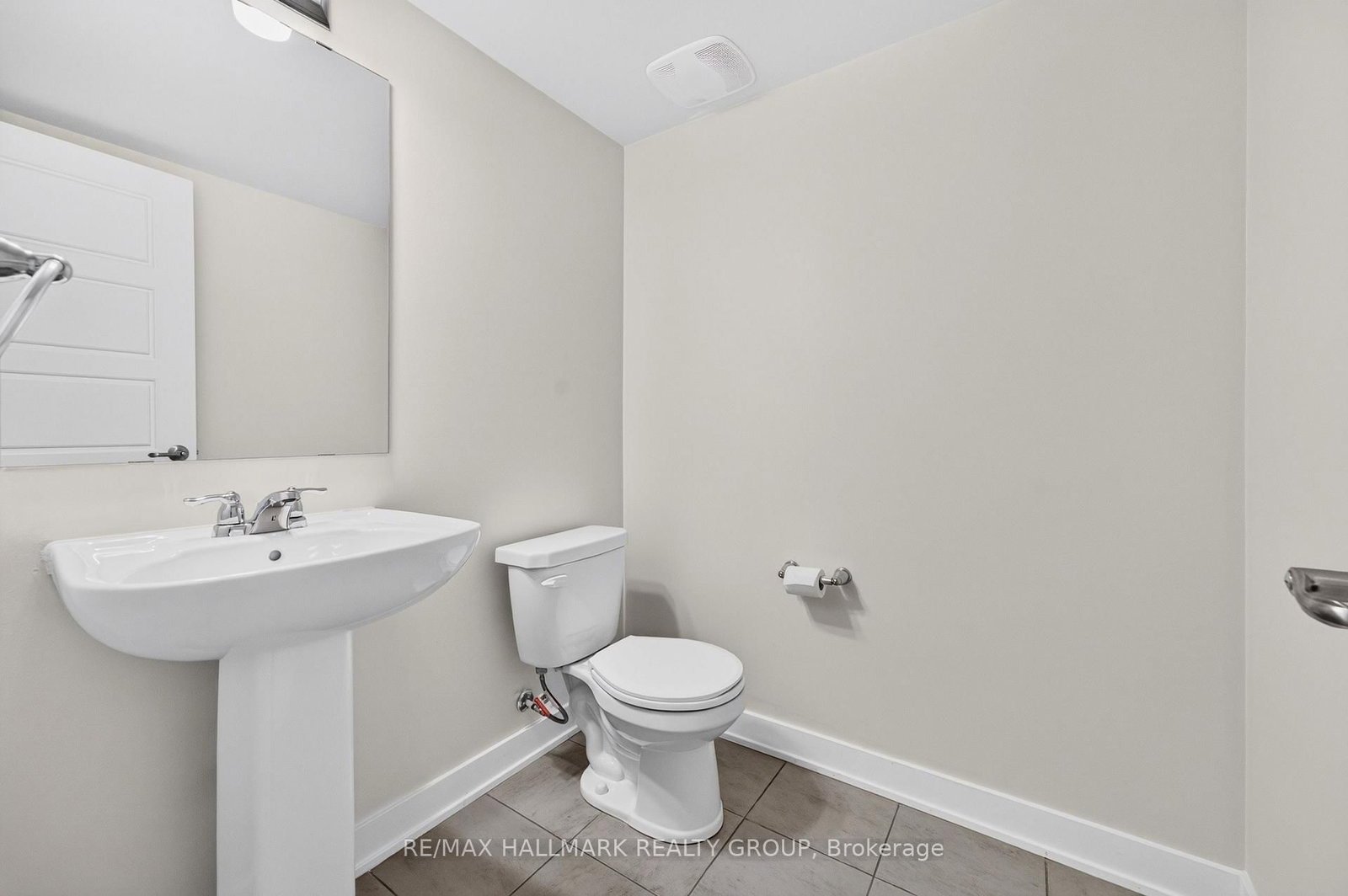 575 Takamose Private • Ottawa, ON photo 28