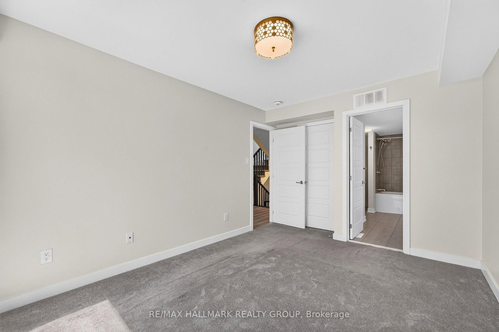 575 Takamose Private • Ottawa, ON photo 31