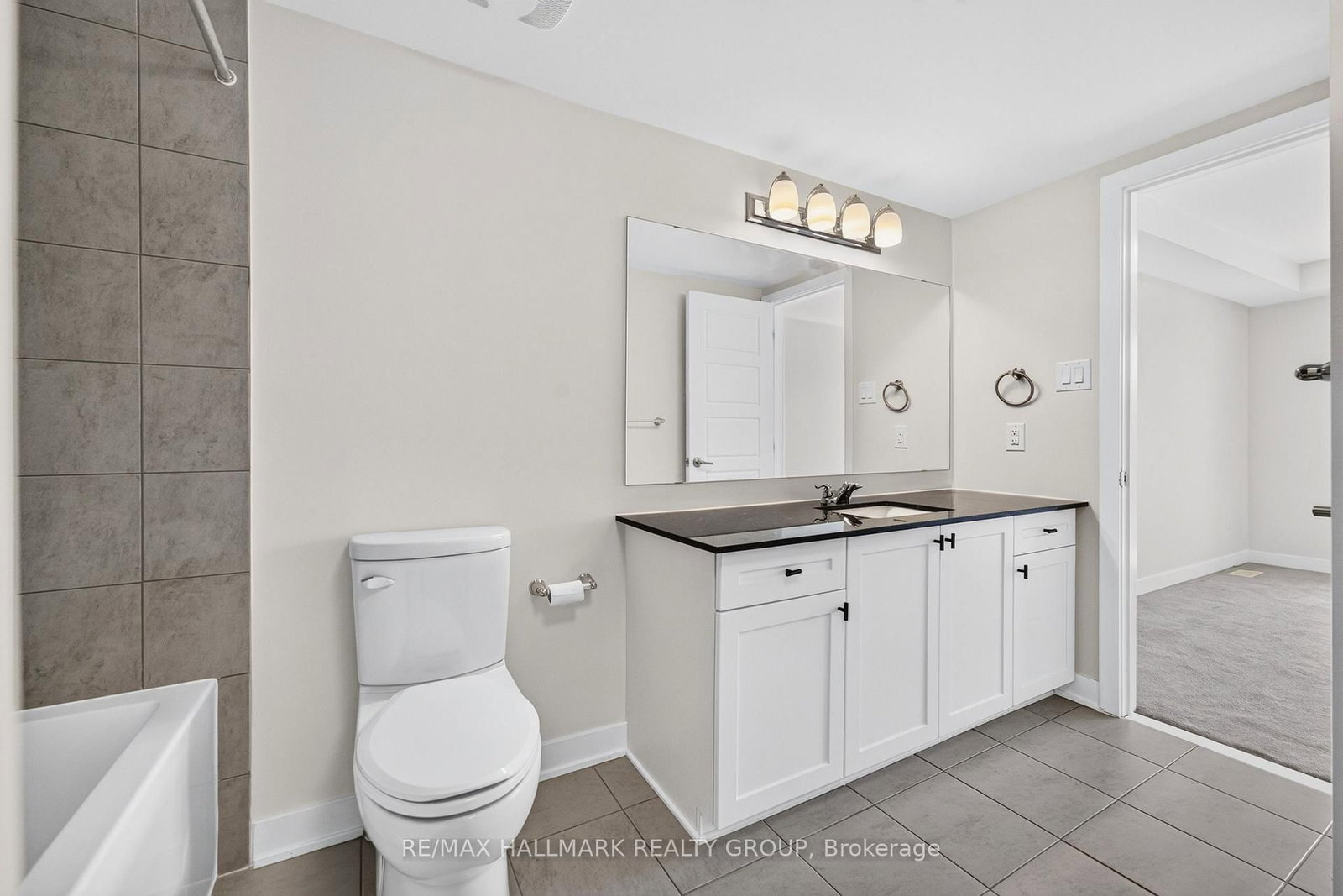 575 Takamose Private • Ottawa, ON photo 37