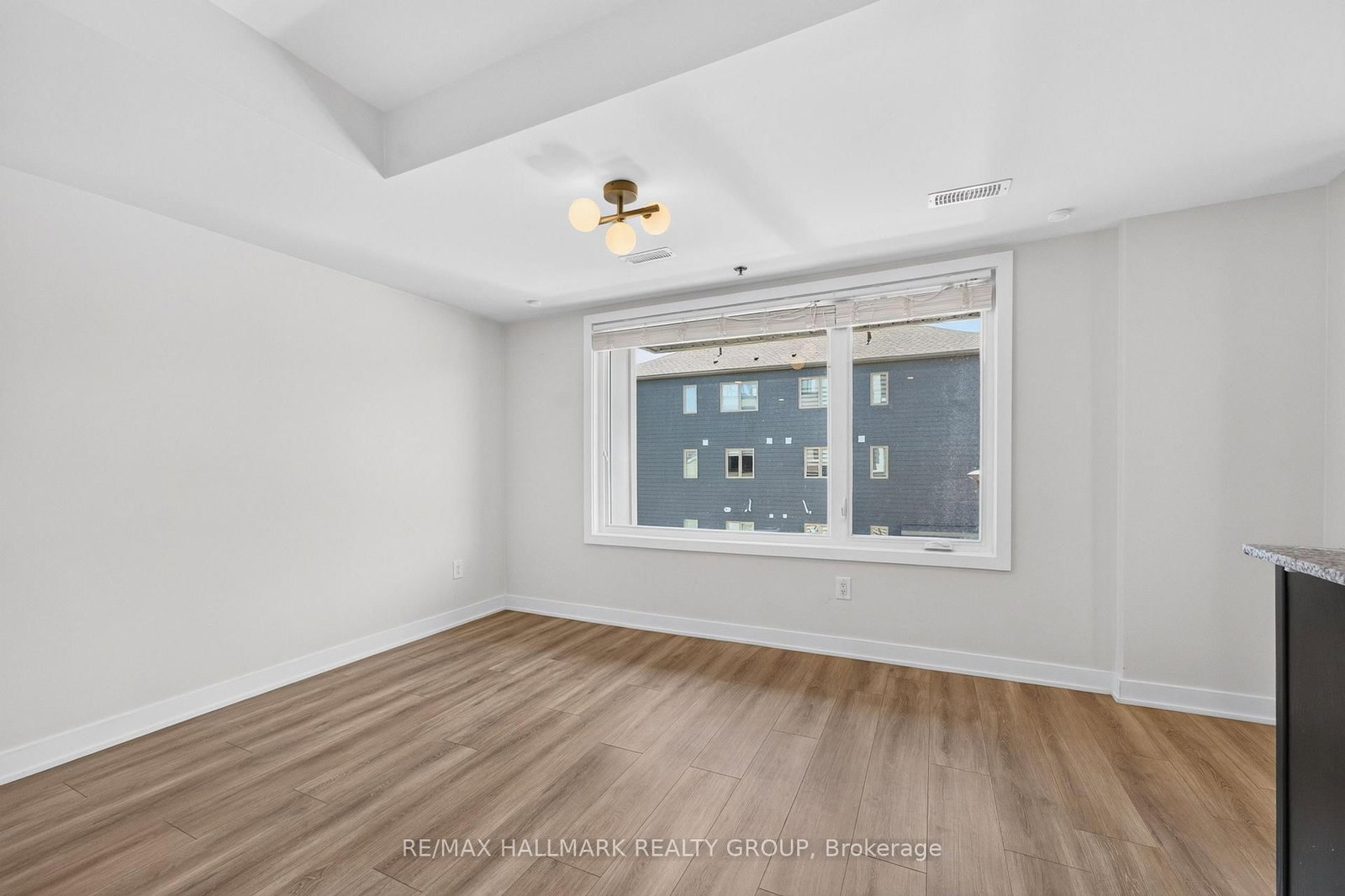 575 Takamose Private • Ottawa, ON photo 9