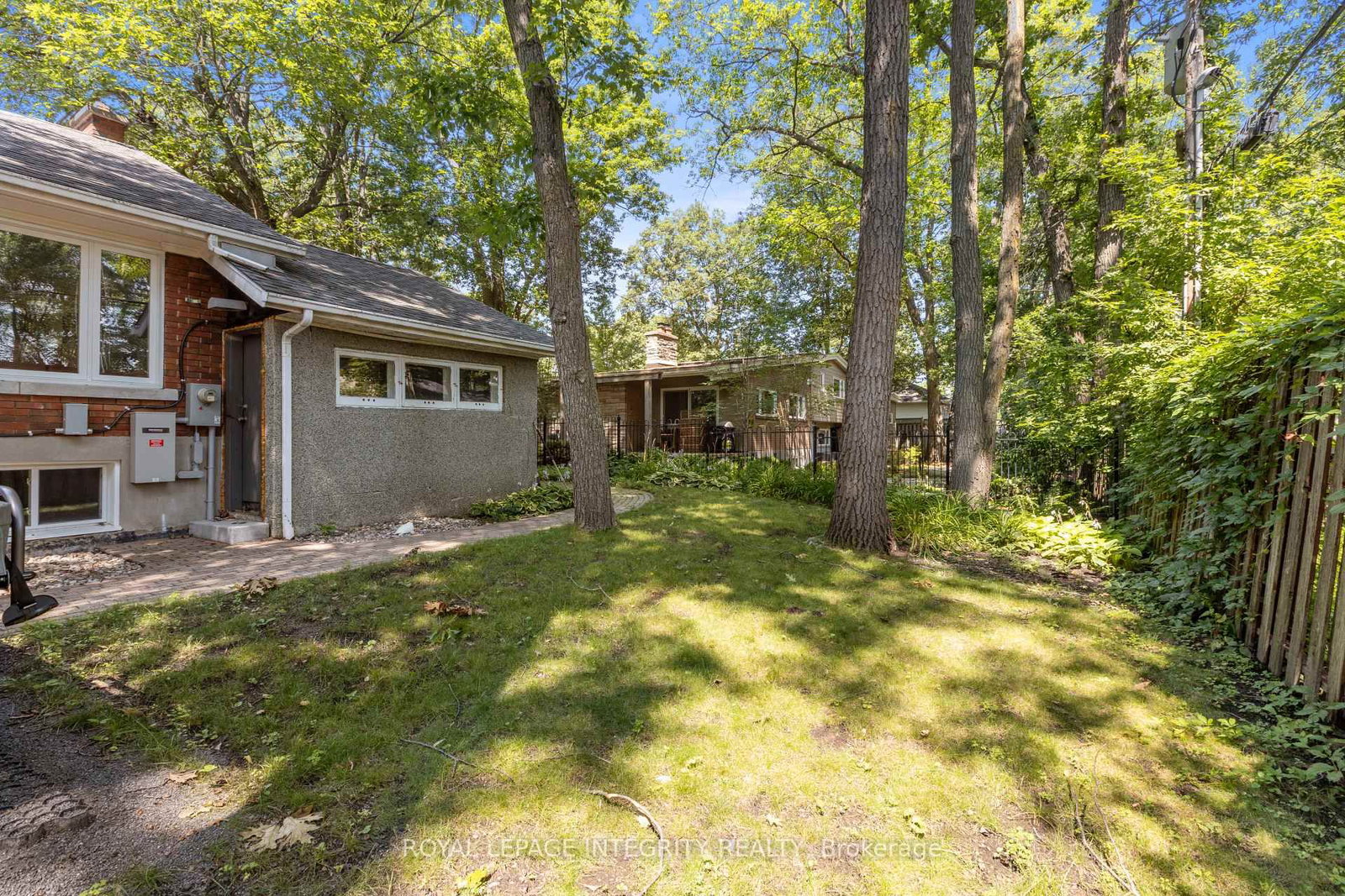 2183 Woodcrest Road • Ottawa, ON photo 32