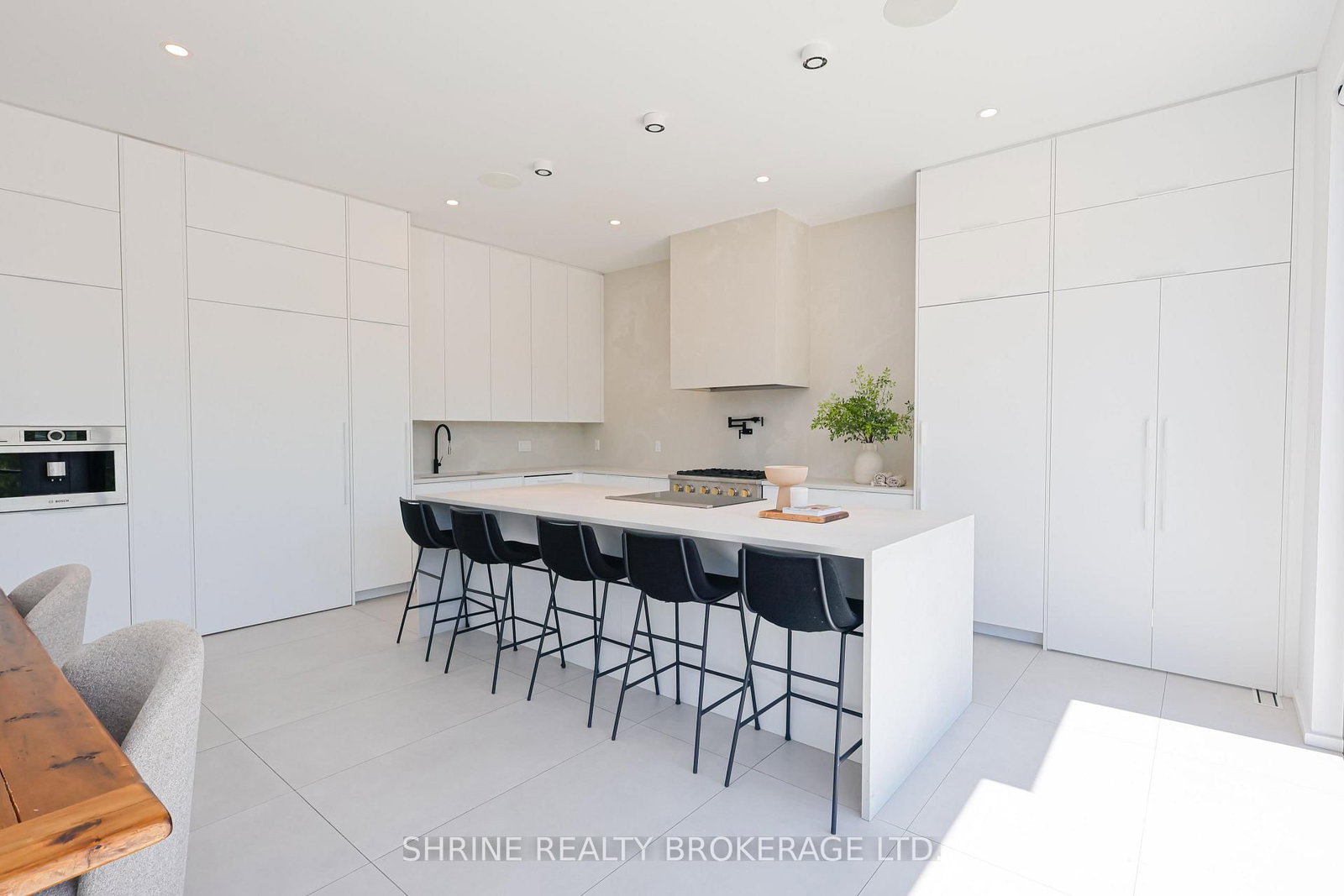 228 EDGEWATER Boulevard • Middlesex Centre, ON photo 12