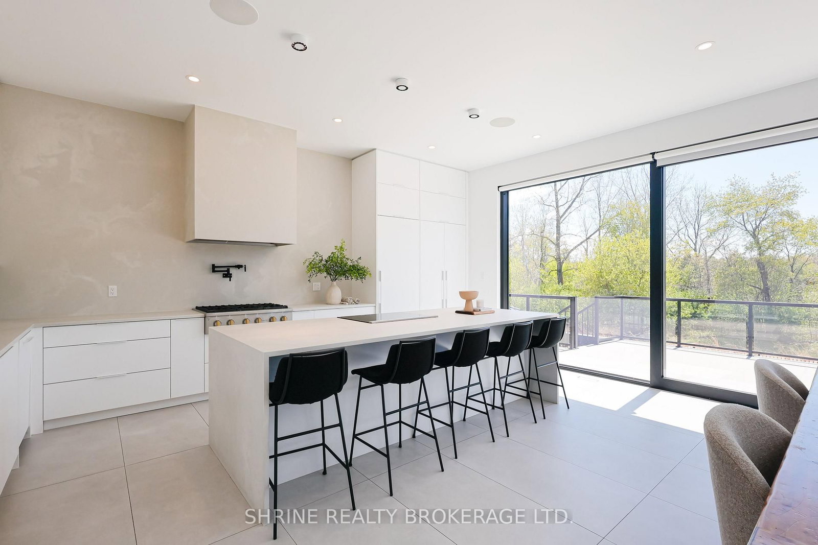 228 EDGEWATER Boulevard • Middlesex Centre, ON photo 13
