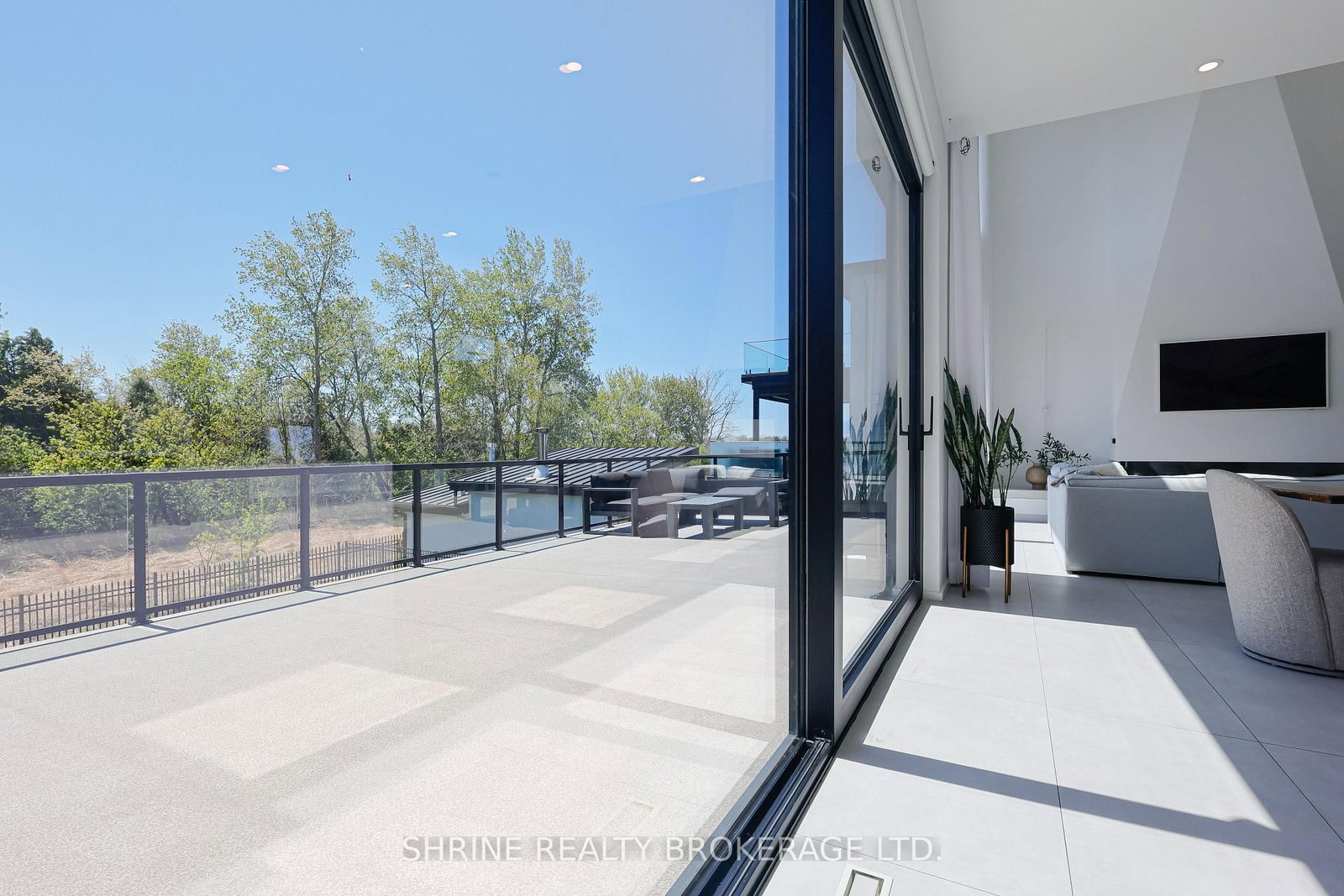 228 EDGEWATER Boulevard • Middlesex Centre, ON photo 17