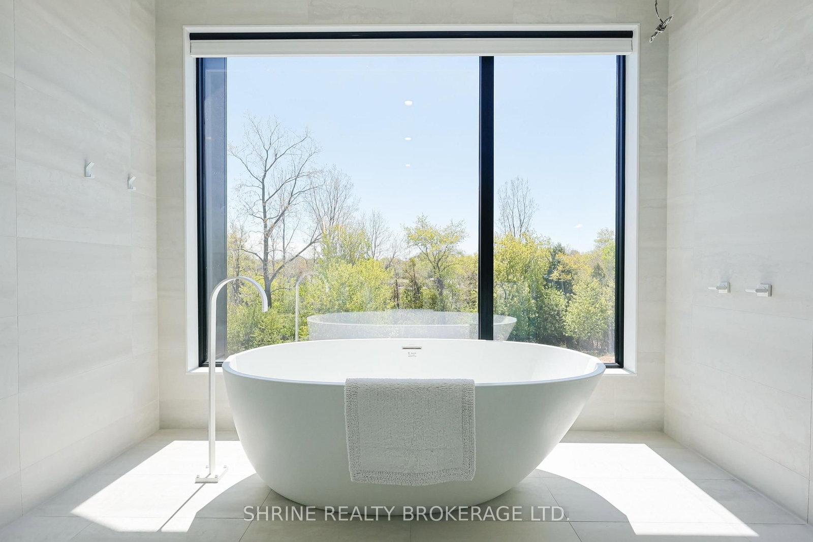 228 EDGEWATER Boulevard • Middlesex Centre, ON photo 28