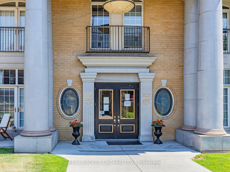 1011 - 135 James Street S