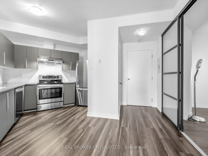 1011 - 135 James Street S