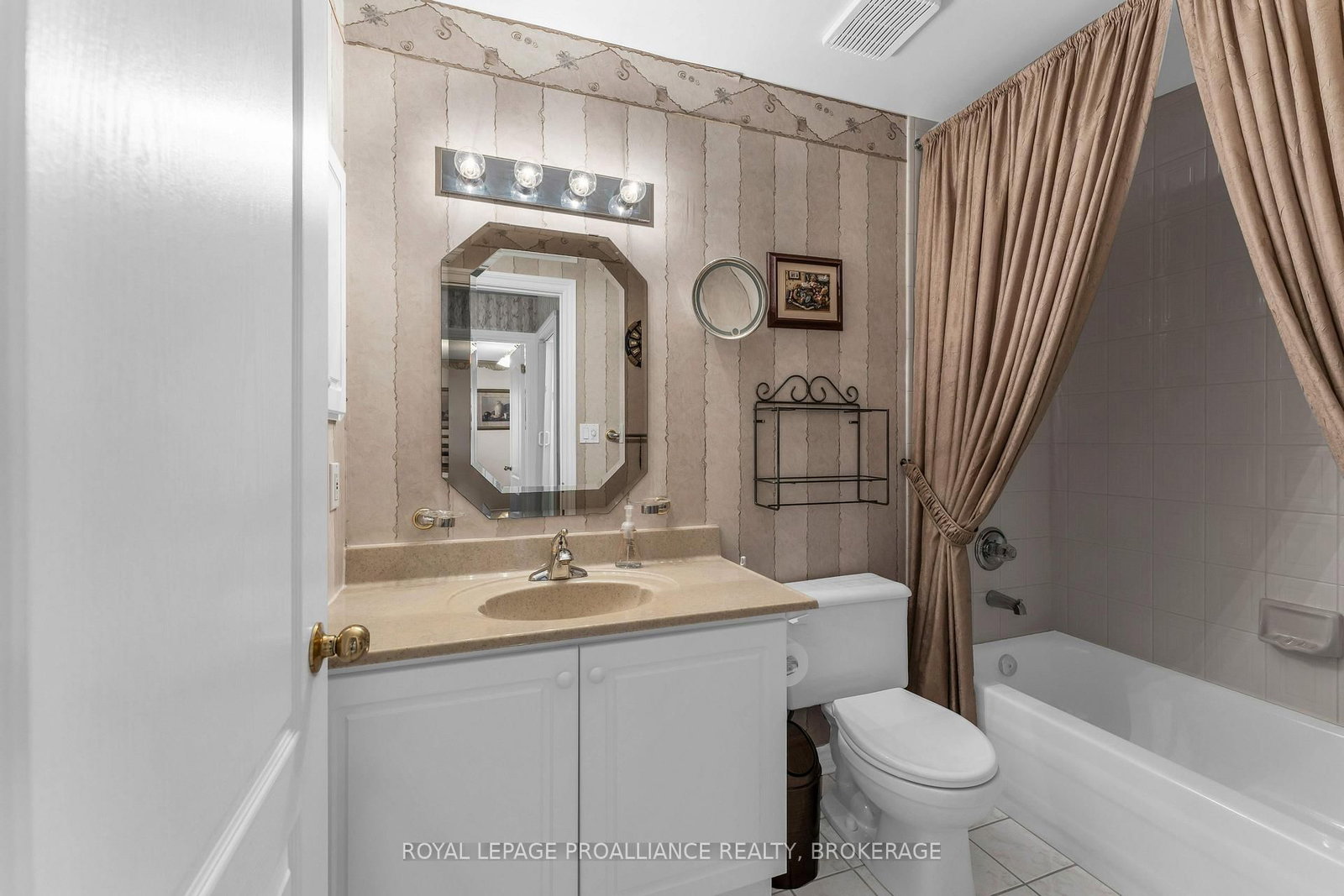 523 Trimble Gate • Kingston, ON photo 25