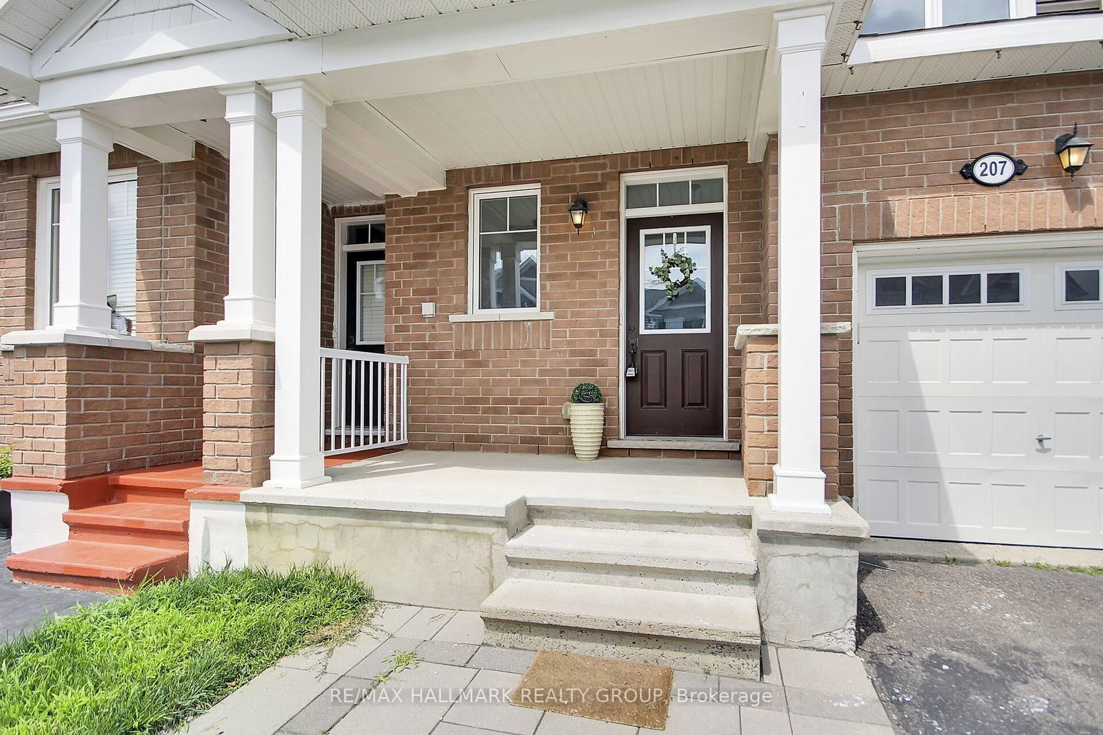 207 Willow Aster Circle • Ottawa, ON photo 3
